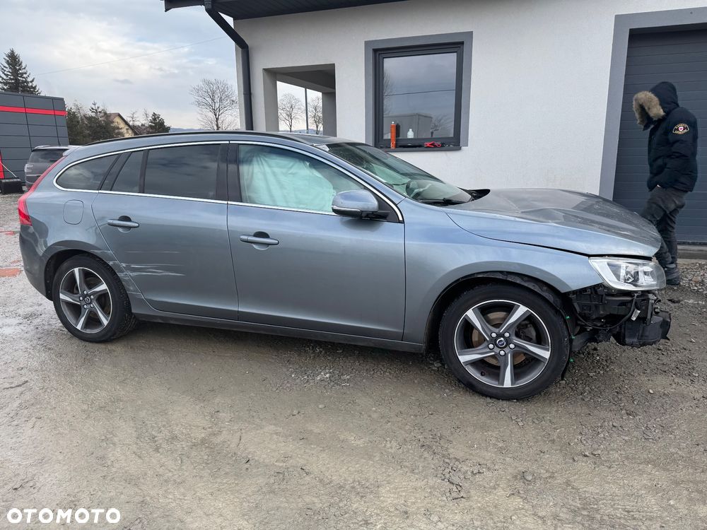 Volvo V60 D2 Momentum - 2