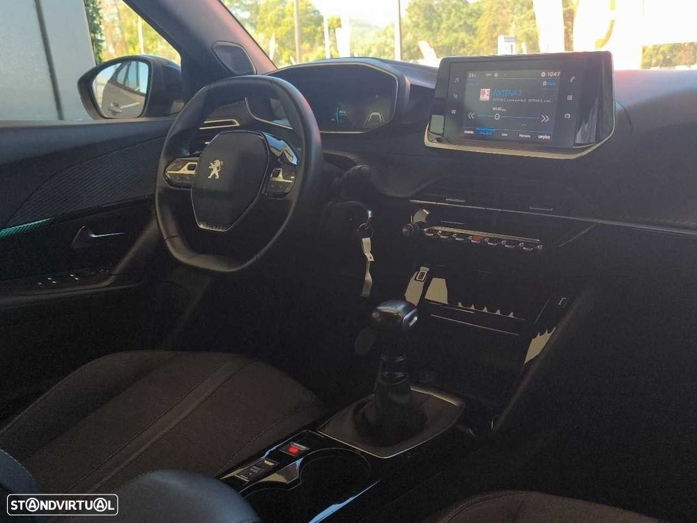 Peugeot 2008 1.2 PureTech Allure - 12