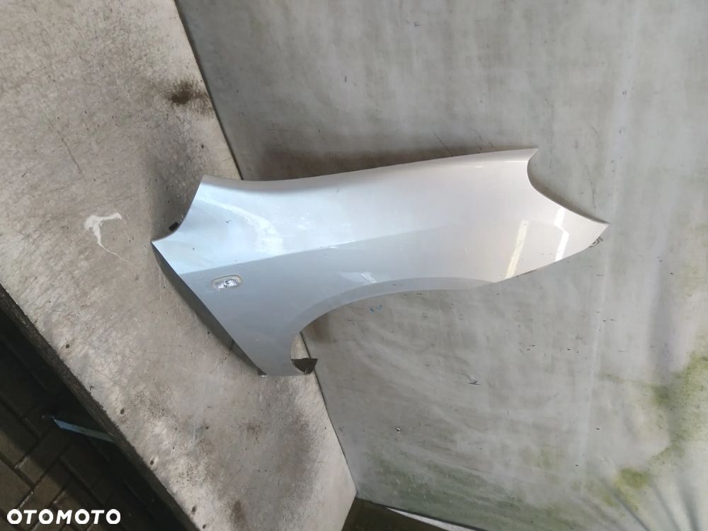 KIA CARENS 3 III BŁOTNIK PRZÓD PRAWY  7S SREBRNY - 2