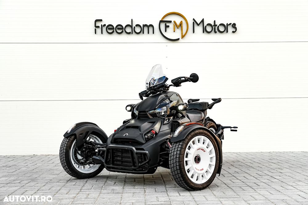 Can-Am Ryker 900 - 2