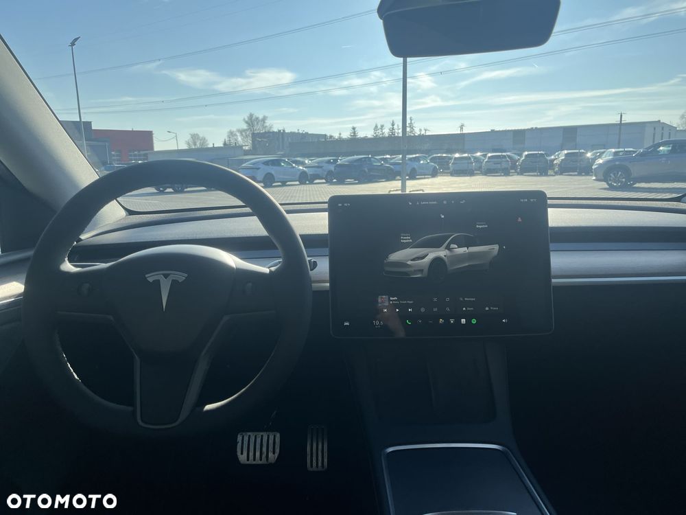 Tesla Y Performance AWD - 8