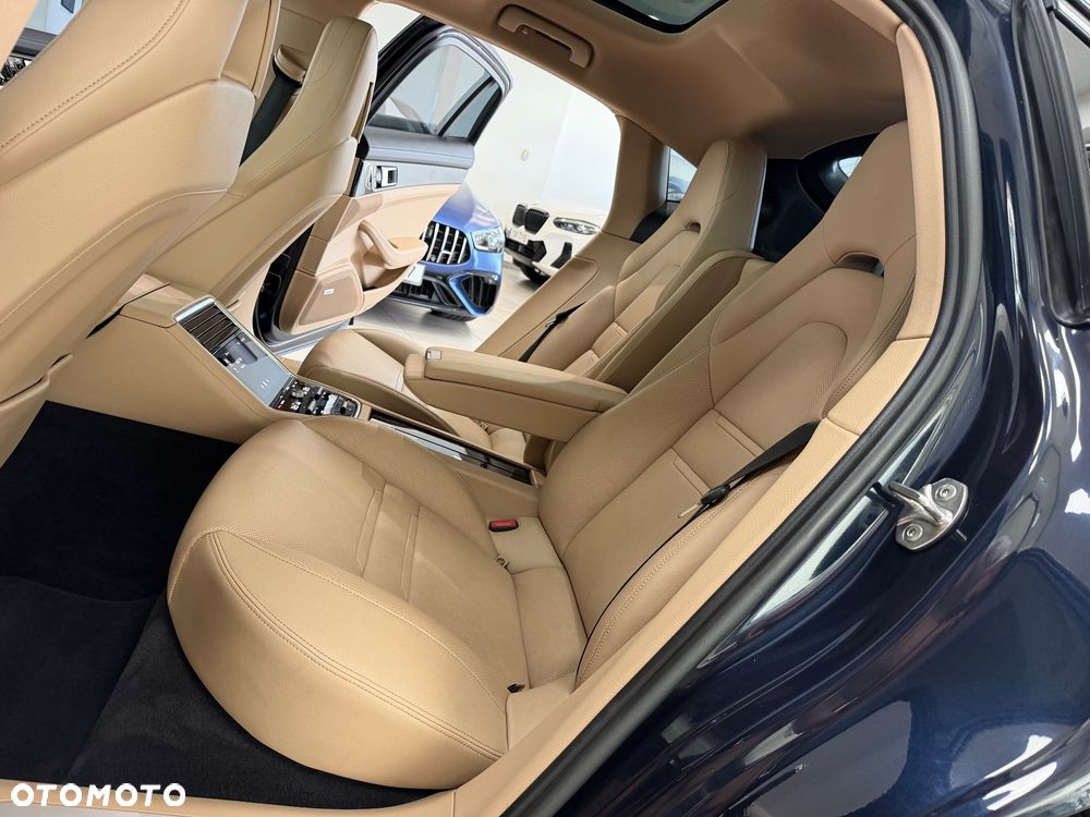 Porsche Panamera - 30