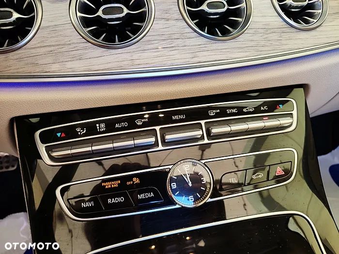 Mercedes-Benz Klasa E 220 d Kabriolet 4-Matic 9G-TRONIC - 31