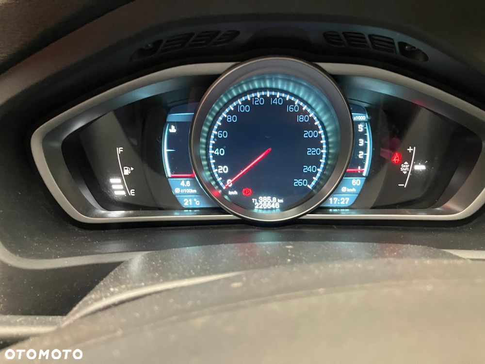 Volvo V40 D2 - 8