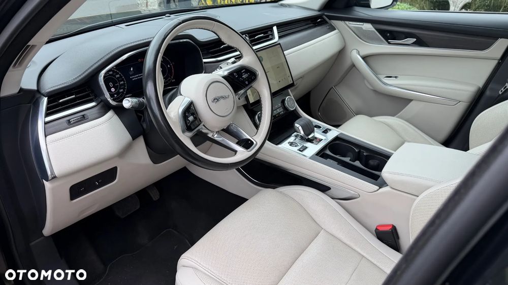 Jaguar F-Pace - 9