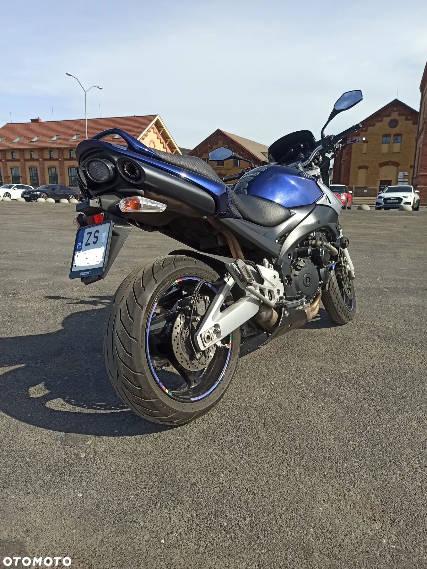 Suzuki GSR - 1