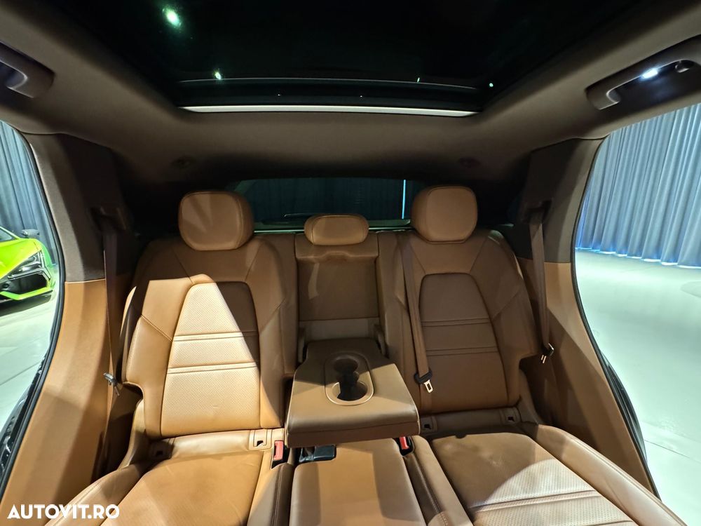 Porsche Cayenne S - 32