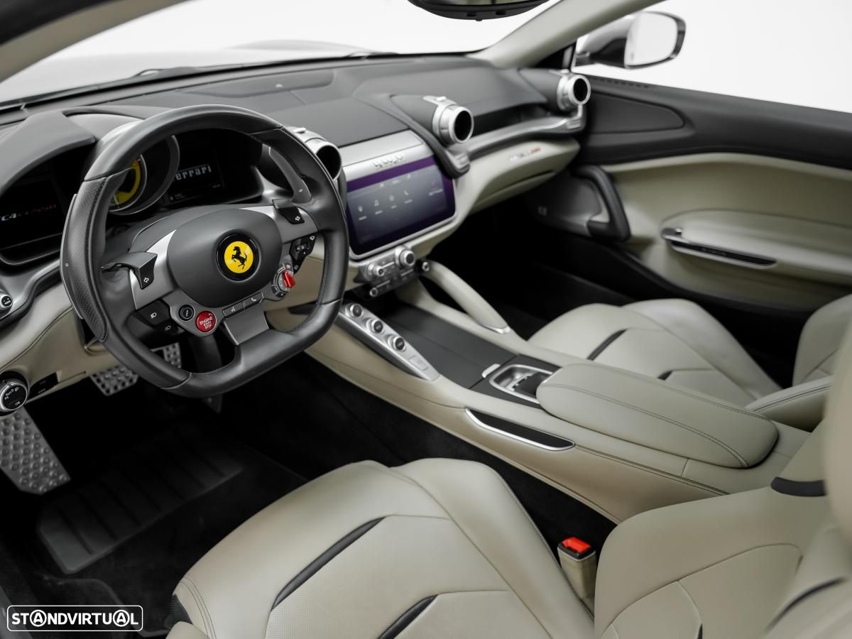 Ferrari GTC4 Lusso - 11