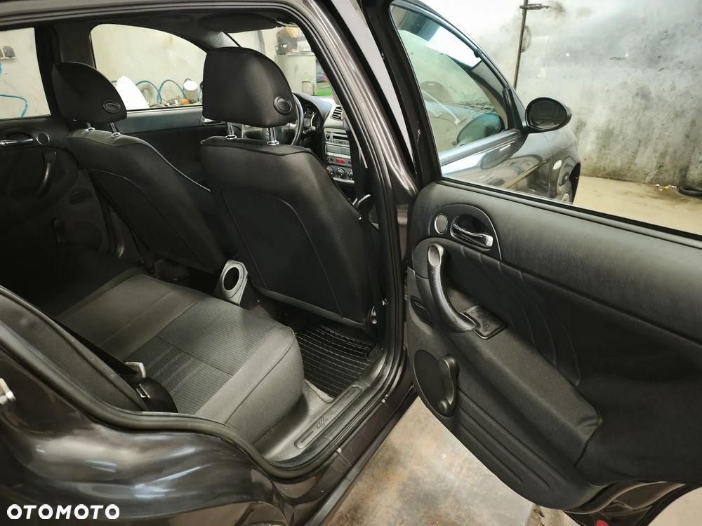 Alfa Romeo 147 1.9 JTDM 8V - 7