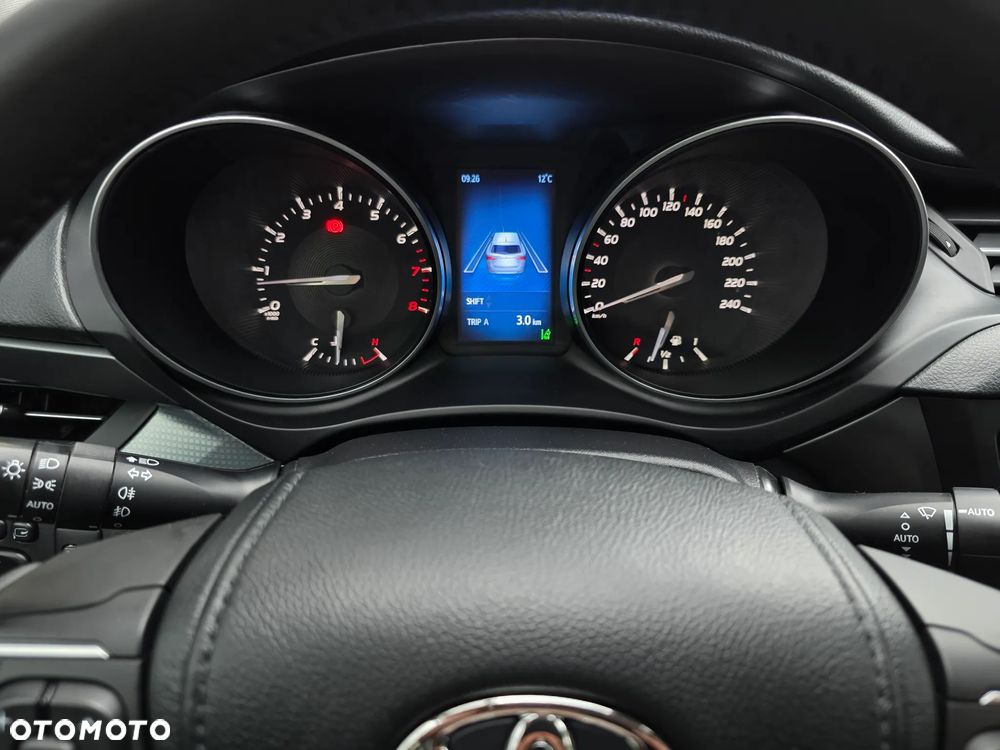Toyota Avensis - 31