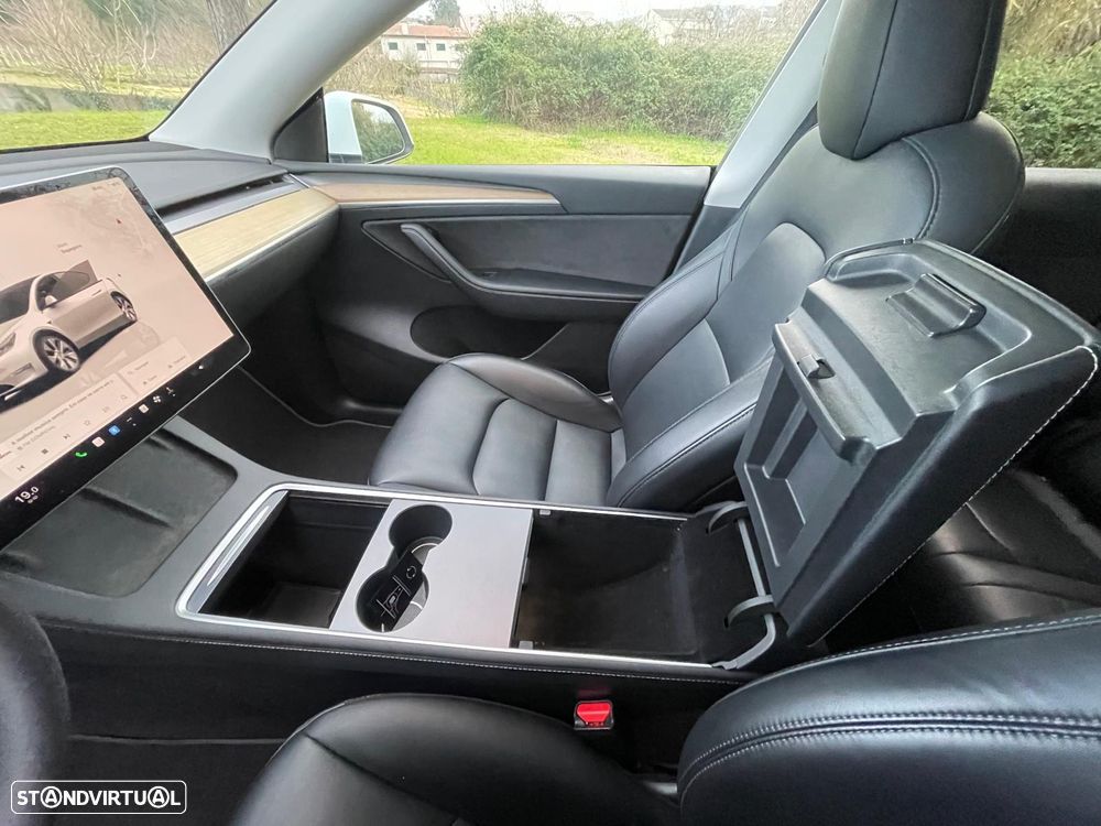 Tesla Model Y RWD - 24