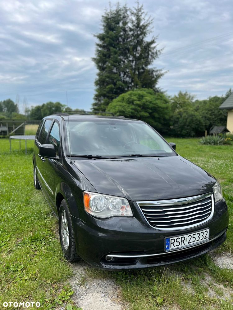 Chrysler Town & Country - 1