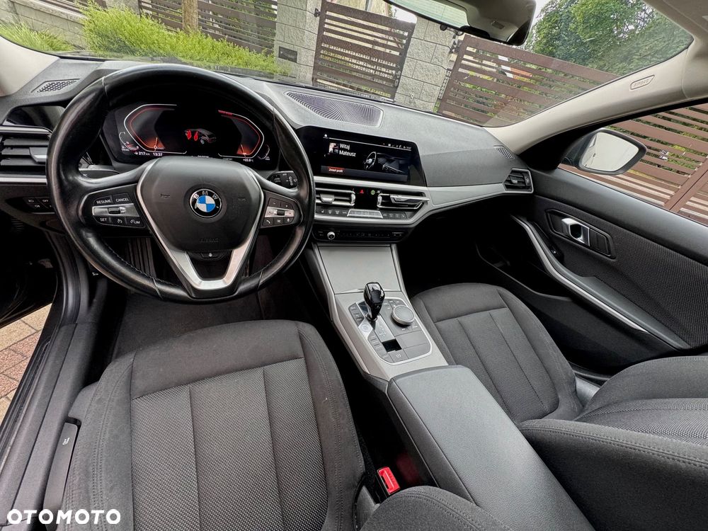 BMW Seria 3 320d Sport - 10