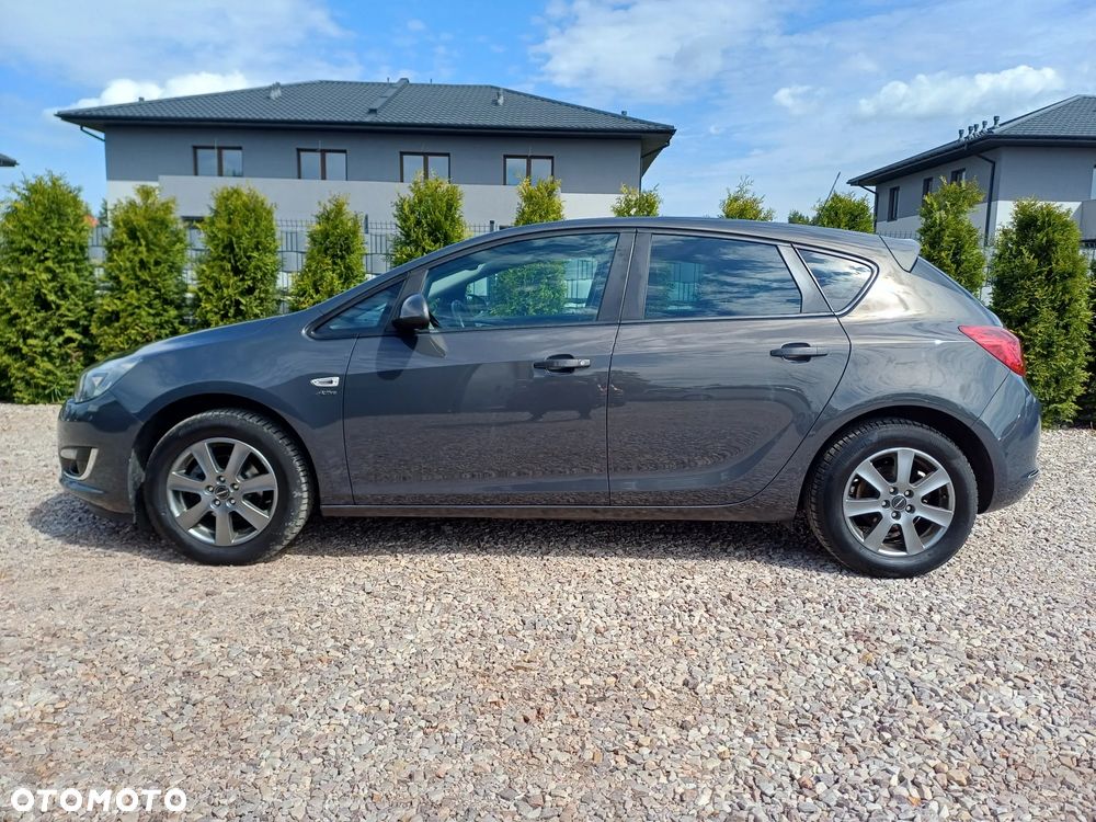 Opel Astra 1.4 Turbo 150 Jahre - 10