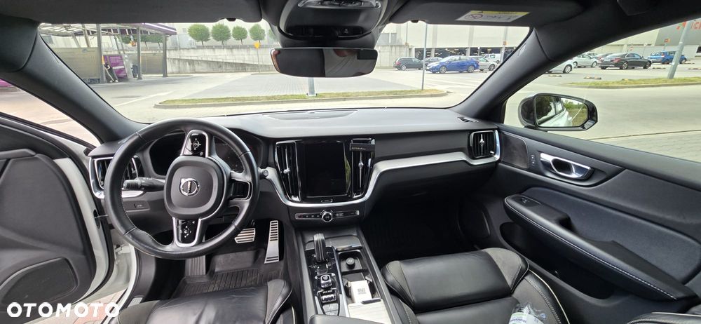 Volvo V60 B4 D R-Design - 11