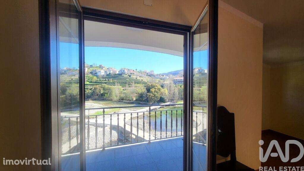 Moradia bi-familiar em Avô de 188 m2 - Grande imagem: 2/22