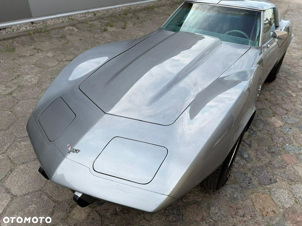 Chevrolet Corvette - 21