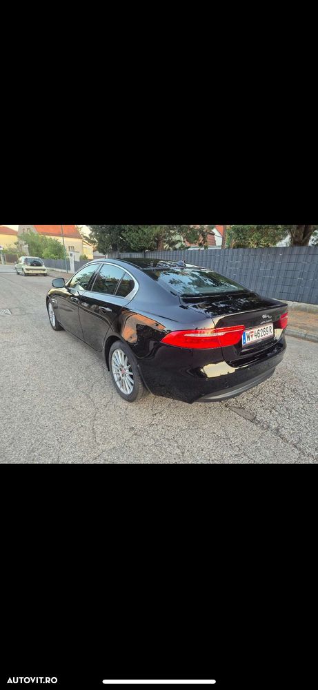 Jaguar XE 2.0 Pure - 1