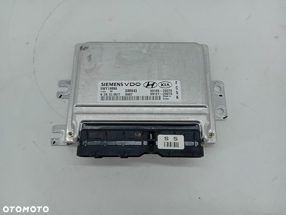 KOMPUTER, STEROWNIK KIA SPORTAGE II 39103-23070   39121-23070 5WY1988A 2.0 - 1