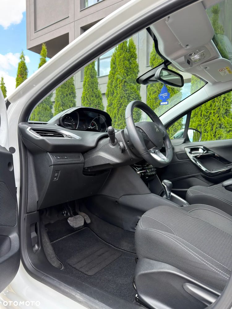 Peugeot 208 1.2 PureTech Allure S&S EAT6 - 16