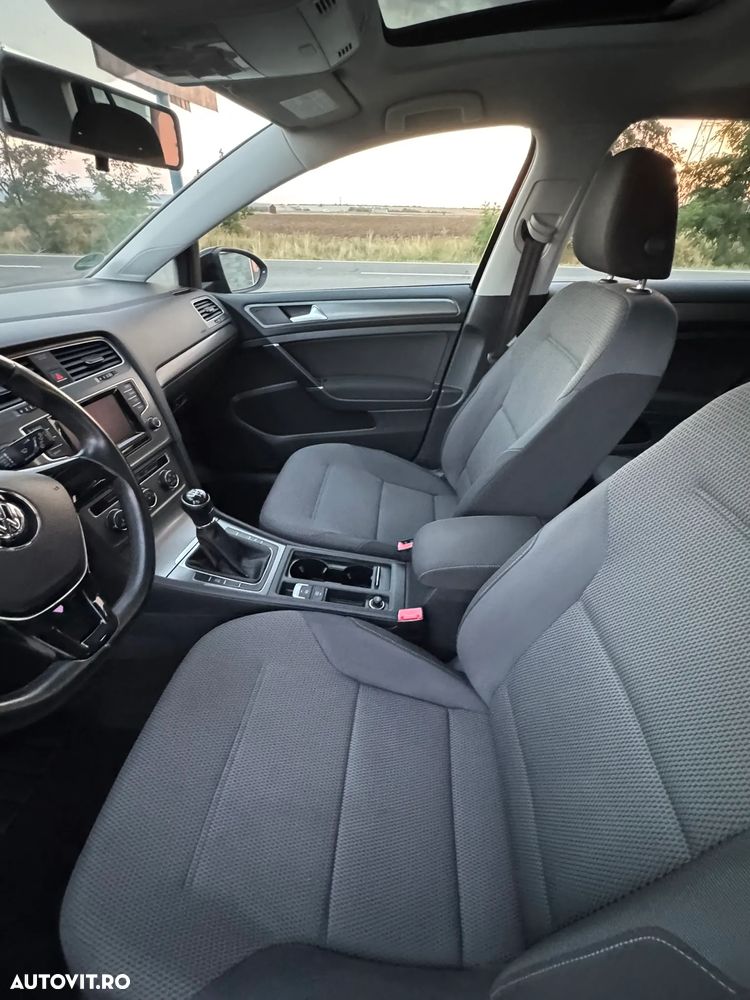 Volkswagen Golf - 10