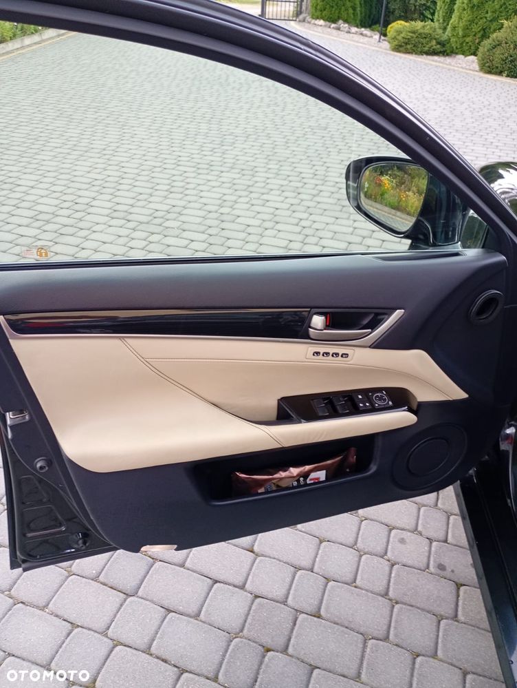 Lexus GS - 10