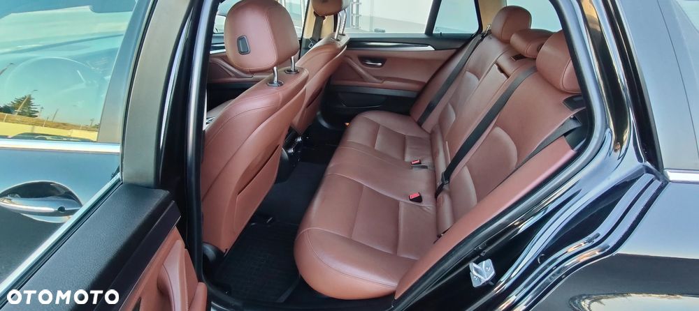 BMW Seria 5 525d Luxury Line - 36