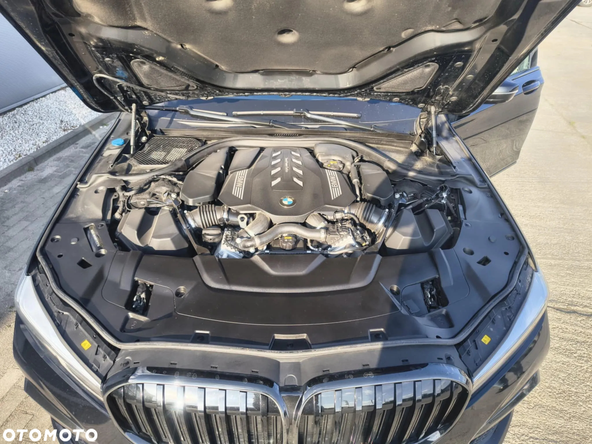 BMW Seria 7 750i xDrive sport - 10