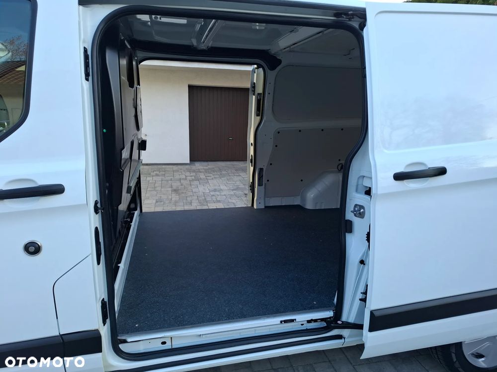 Ford TRANSIT CUSTOM - 21