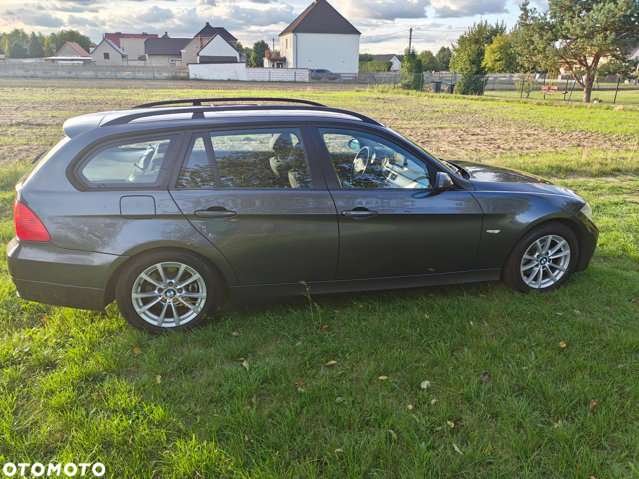 BMW Seria 3 320i Touring - 31
