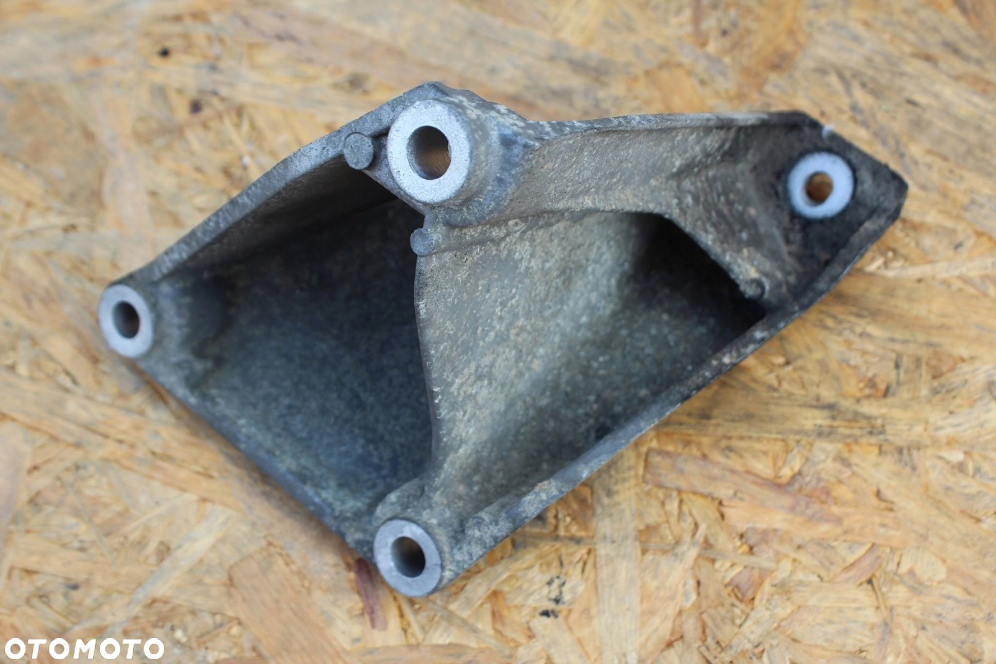 Łapa silnika mocowanie AUDI A6 C5 S6 RS6 4.2 V8 4B3199307D - 4
