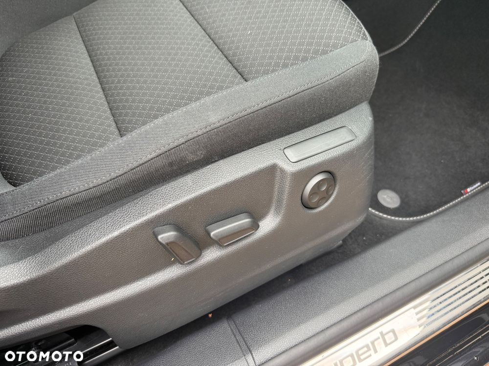 Skoda Superb 2.0 TDI Business DSG - 27