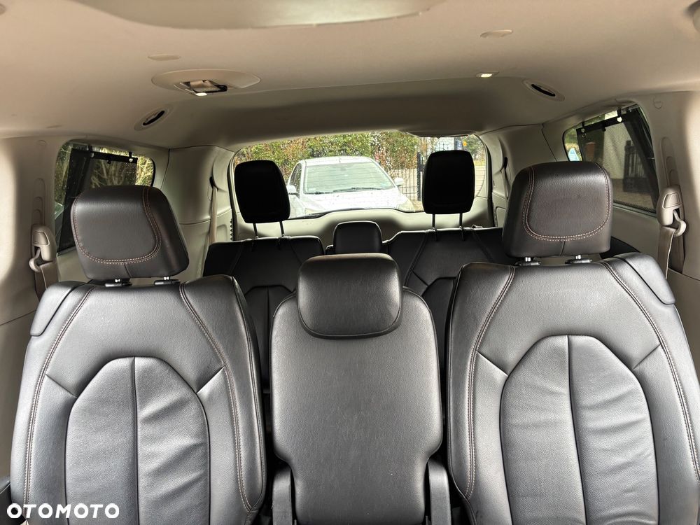 Chrysler Pacifica - 17