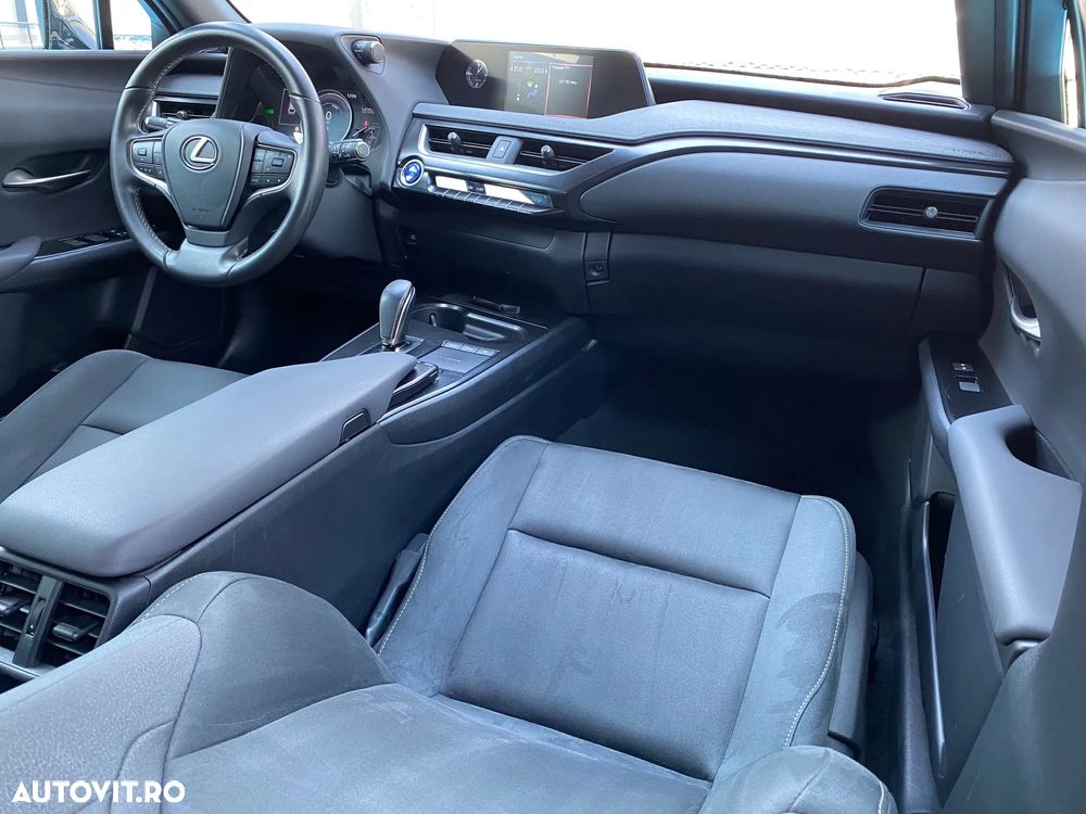 Lexus UX 300e Business - 4