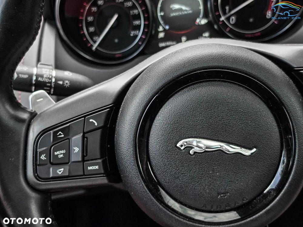 Jaguar F-Type AWD R - 28