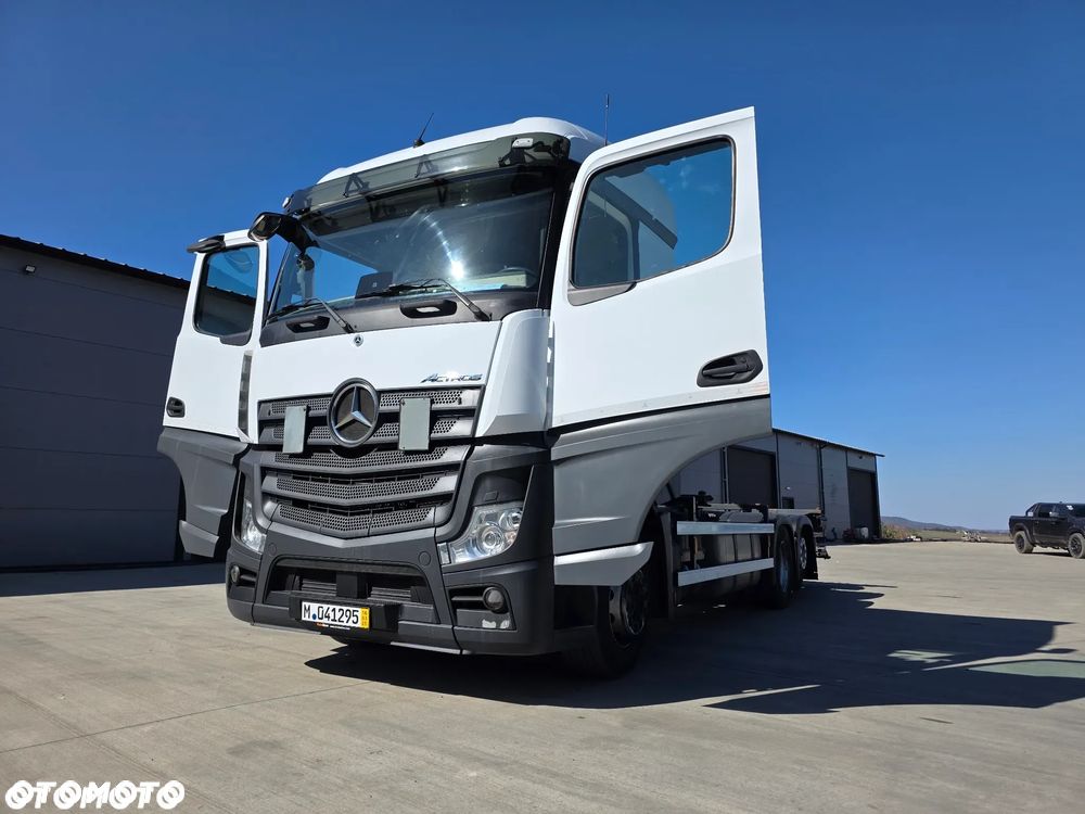 Mercedes-Benz ACTROS - 1