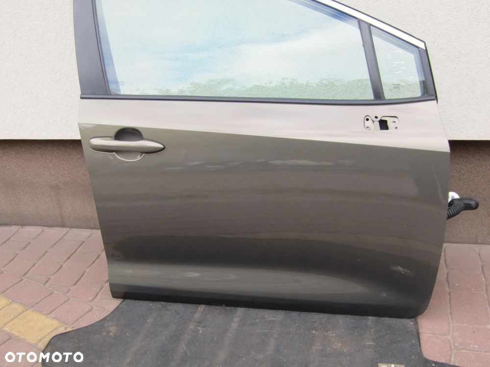 DRZWI PRZÓD PRAWY TOYOTA COROLLA E21 20 25R  6X1 - 2