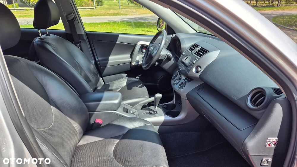 Toyota RAV4 2.0 4x4 Automatik Executive - 13