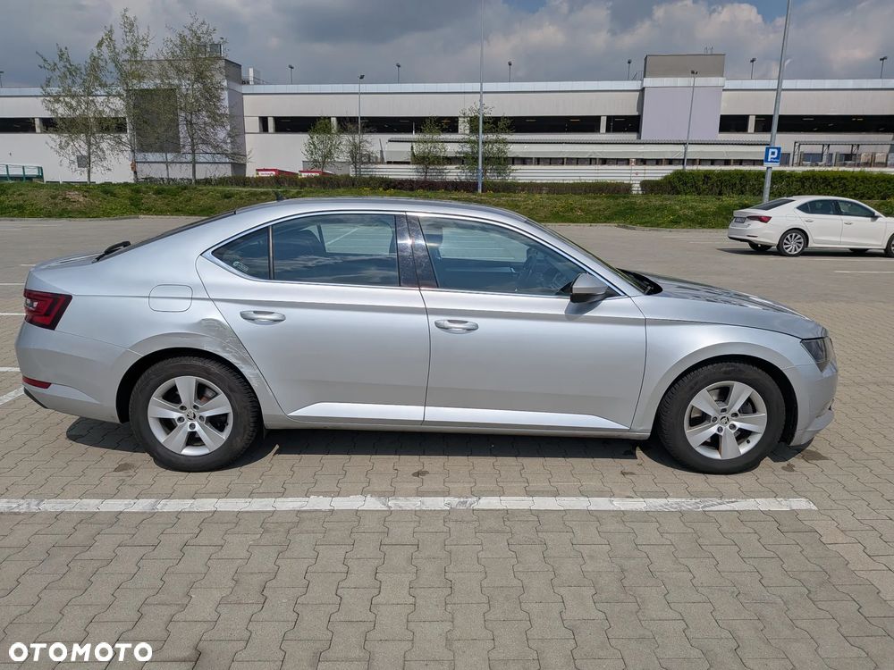 Skoda Superb 2.0 TDI Ambition DSG - 6