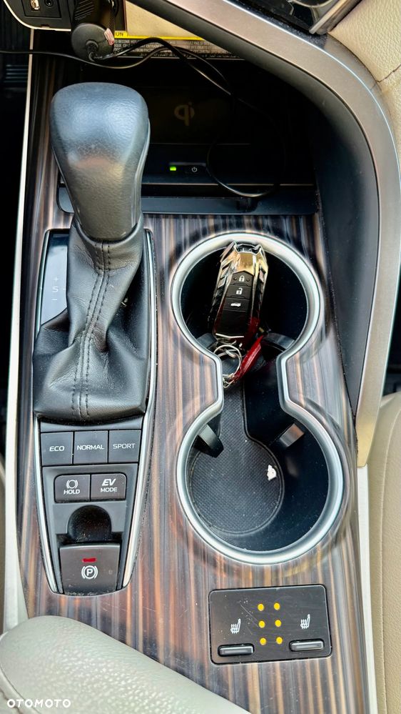 Toyota Camry 2.5 Hybrid Executive CVT - 16