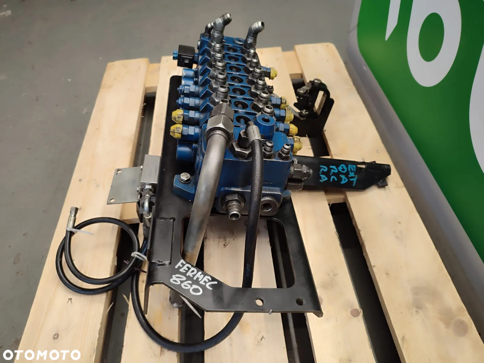 Rozdzielacz hydrauliczny 07260157 B0801242227 Fermec 860 - 4
