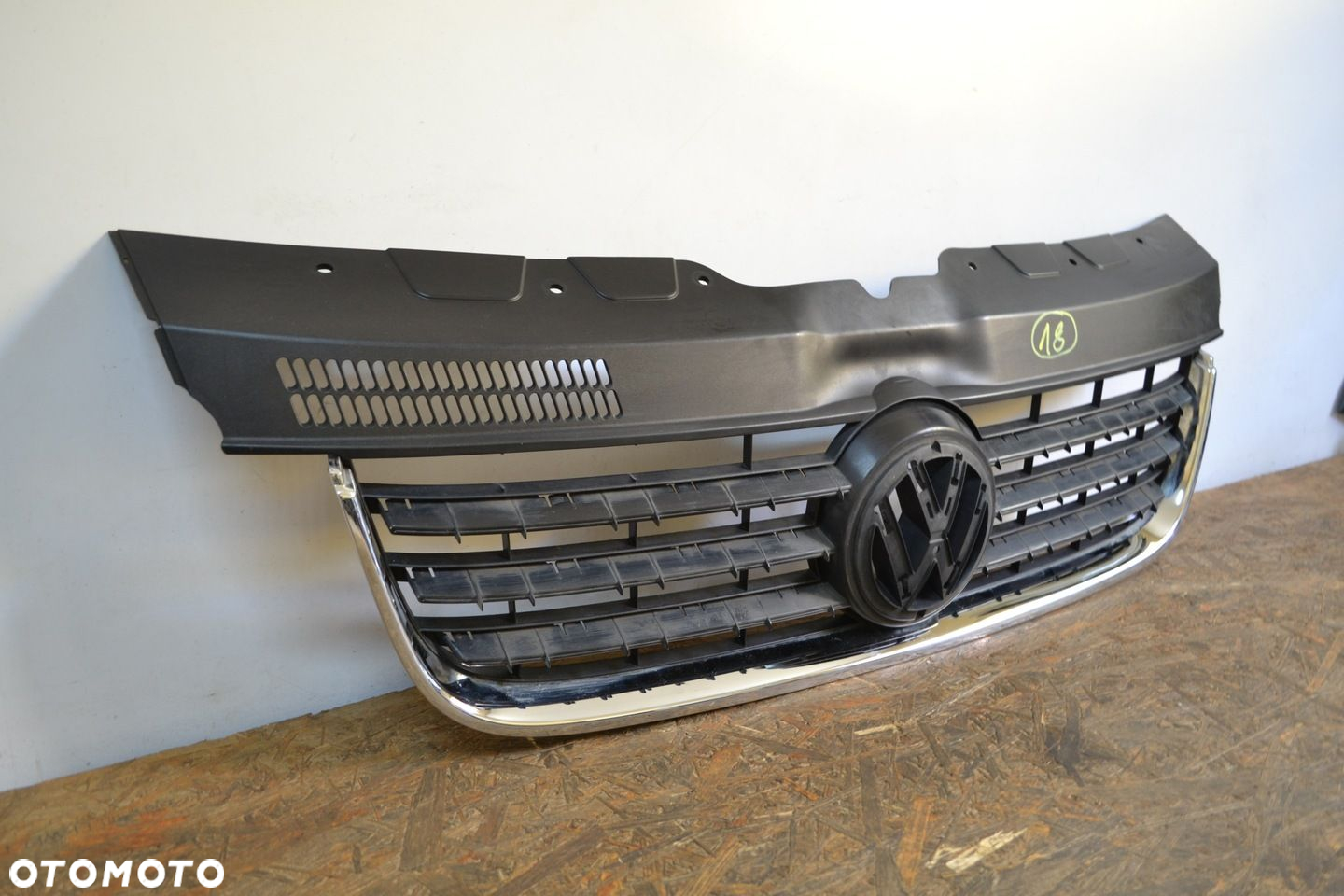 VW T5 MULTIVAN GRIL ATRAPA 7H5807101 - 2