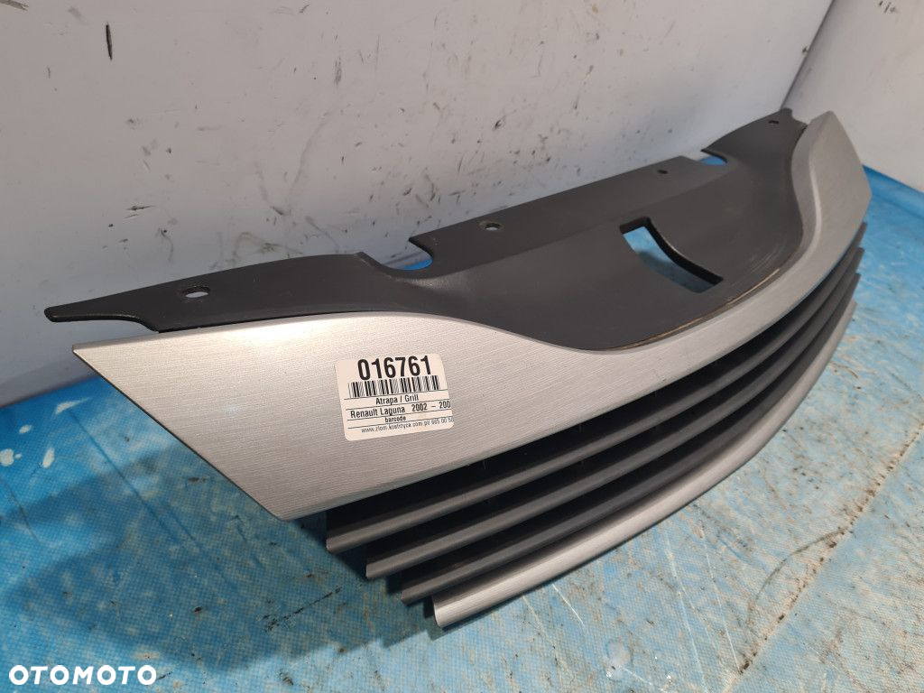 ATRAPA / GRILL 8200012581  RENAULT LAGUNA II - 11