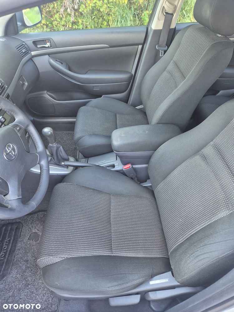 Toyota Avensis 2.0 VVT-i Sol - 16