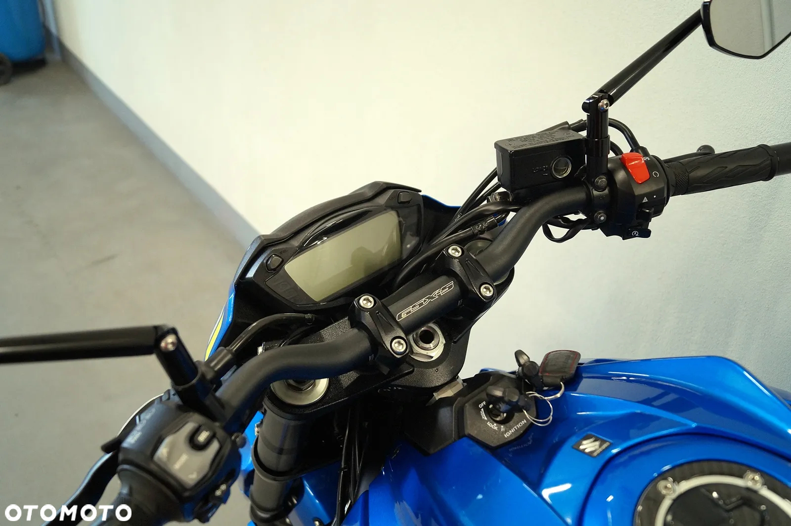 Suzuki GSX - 12