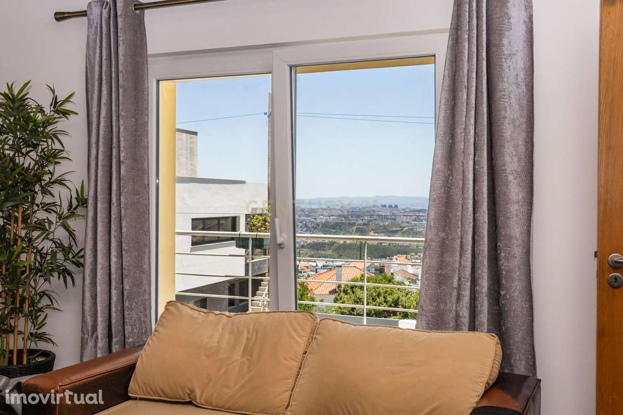 Moradia V4 com piscina em Famões, Odivelas - Grande imagem: 4/42