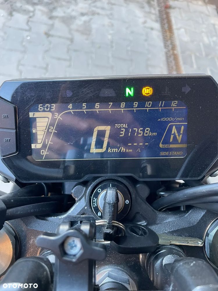 Honda CB - 12