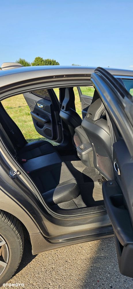 Volvo S60 T4 Momentum Pro - 5