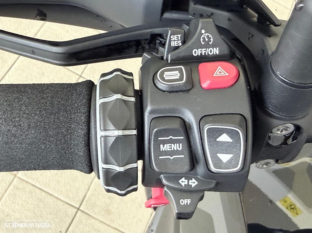 BMW R 1300 GS TRIPLE BLACK - 8