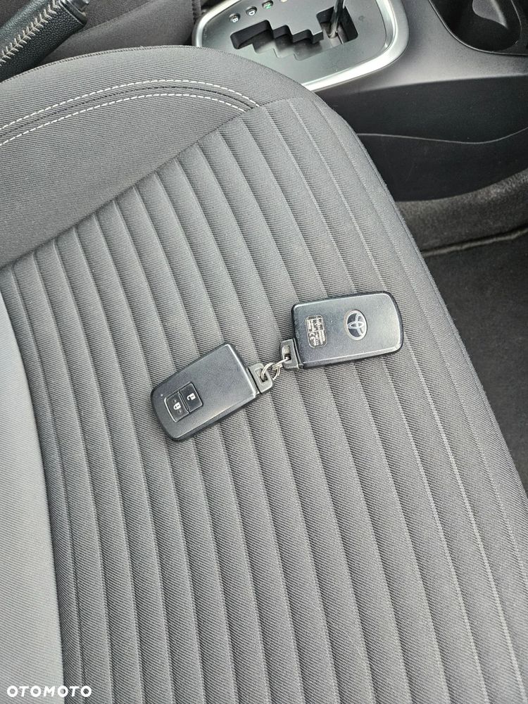 Toyota Yaris Hybrid 100 Selection - 34